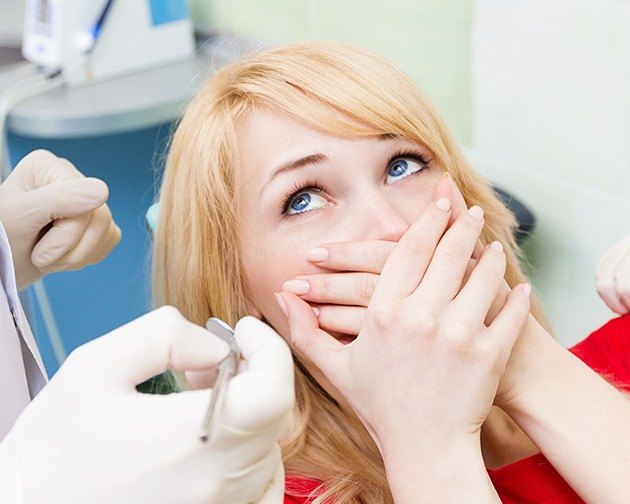 girl scared of dentist